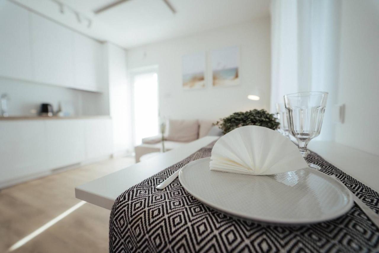 No.1 Apartment In Palanga, Vaivorykstes Apartment Экстерьер фото